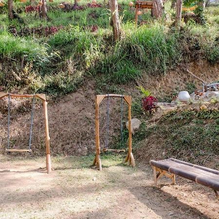 Magetan Oyo 1175 Oemah Djowo Resort מראה חיצוני תמונה