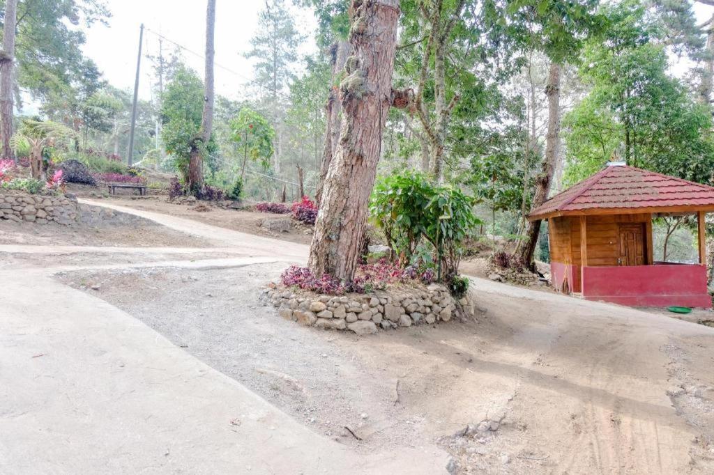 Magetan Oyo 1175 Oemah Djowo Resort מראה חיצוני תמונה
